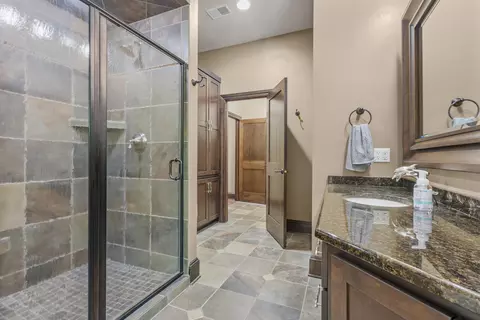 Bath - 2828 E Apple Hill Blvd, Appleton, WI 54913 photo 7 of 7