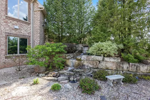 Exterior - 2828 E Apple Hill Blvd, Appleton, WI 54913 photo 10 of 18