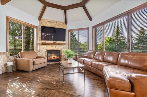Living - 2828 E Apple Hill Blvd, Appleton, WI 54913 photo 5 of 6