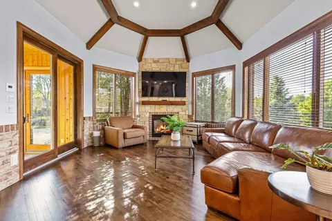 Living - 2828 E Apple Hill Blvd, Appleton, WI 54913 photo 4 of 6