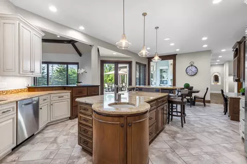 Kitchen - 2828 E Apple Hill Blvd, Appleton, WI 54913 photo 4 of 7