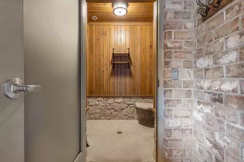 Entry Way - 2828 E Apple Hill Blvd, Appleton, WI 54913 photo 2 of 6