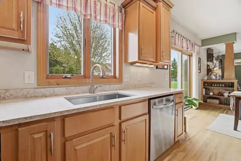 Kitchen - 3208 S Solitude Ln, Appleton, WI 54915 photo 5 of 6