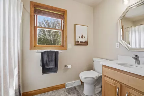 Bath - 3208 S Solitude Ln, Appleton, WI 54915 photo 6 of 7