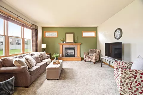 Living - 3208 S Solitude Ln, Appleton, WI 54915 photo 1 of 3