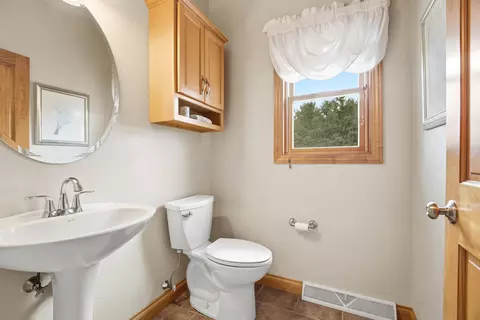 Bath - 3208 S Solitude Ln, Appleton, WI 54915 photo 1 of 7