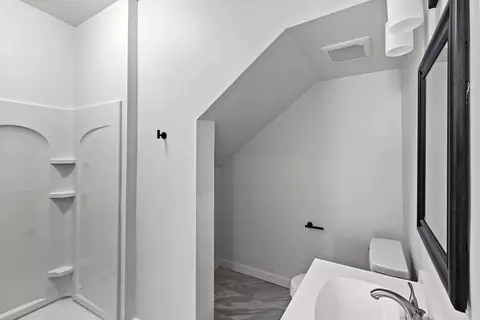 Bath - 714 N Bateman St, Appleton, WI 54911 photo 2 of 3