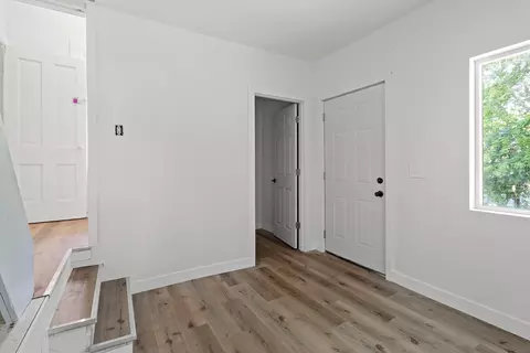 Entry Way - 714 N Bateman St, Appleton, WI 54911 photo 3 of 6