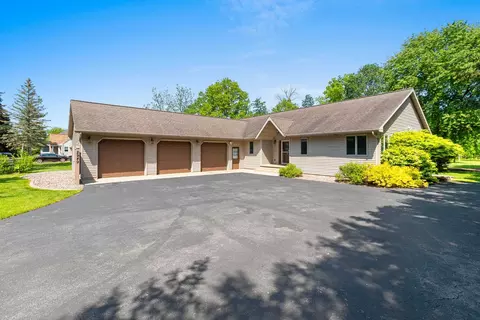2949 Packerland Dr, Green Bay, WI 54313