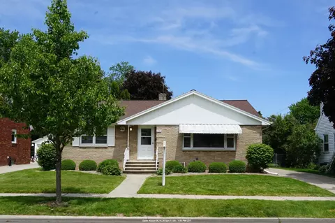 1142 Bond St, Green Bay, WI 54303