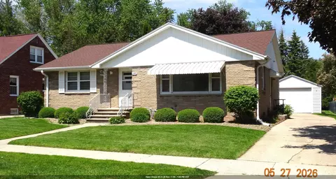 1142 Bond St, Green Bay, WI 54303