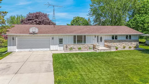 368 E Jefferson Ave, Cleveland, WI 53015