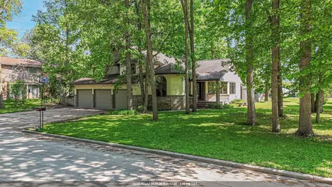 1711 E Robin Way, Appleton, WI 54915