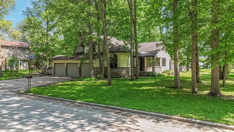 1711 E Robin Way, Appleton, WI 54915