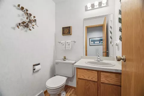 Bath - 847 E Windfield Pl, Appleton, WI 54911 photo 1 of 4