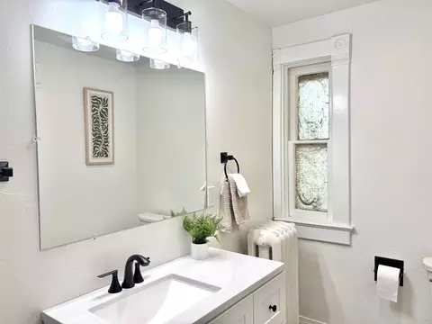 Bath - 406 W 5th St, Appleton, WI 54911 photo 4 of 5