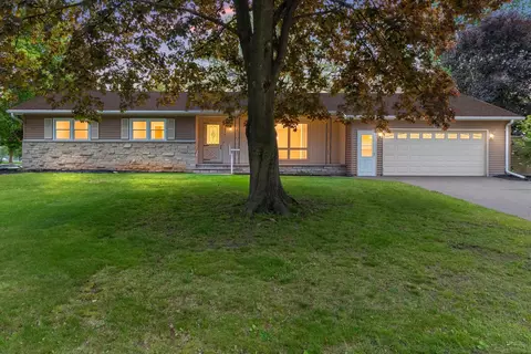 242 N Clinton Ave, Clintonville, WI 54929