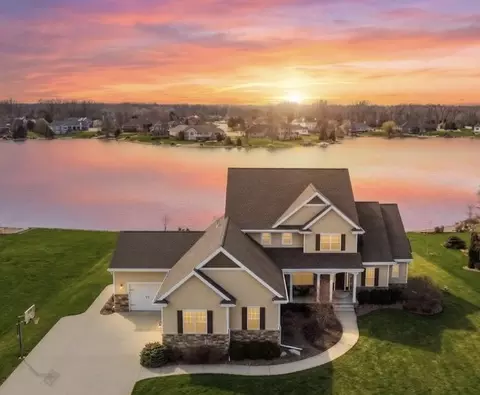 2949 Seafarer Way, Suamico, WI 54173