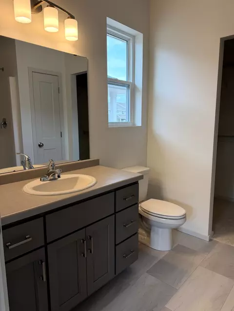 Bath - 2107 Golden Gate Dr, Appleton, WI 54913 photo 1 of 4