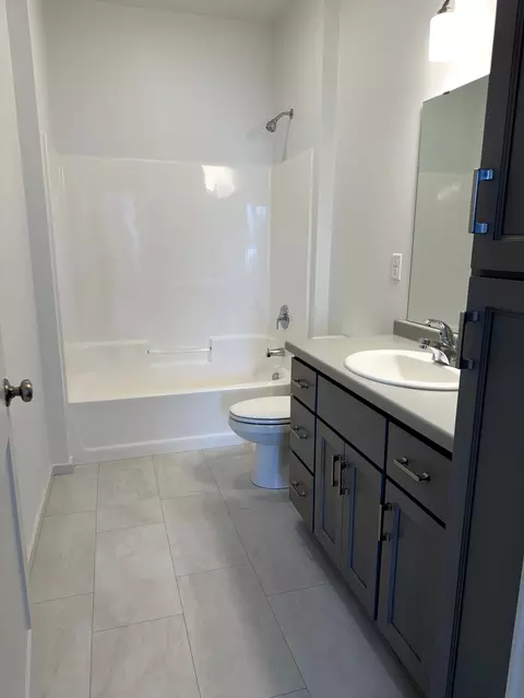 Bath - 2107 Golden Gate Dr, Appleton, WI 54913 photo 4 of 4