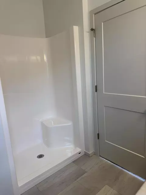 Bath - 2107 Golden Gate Dr, Appleton, WI 54913 photo 3 of 4