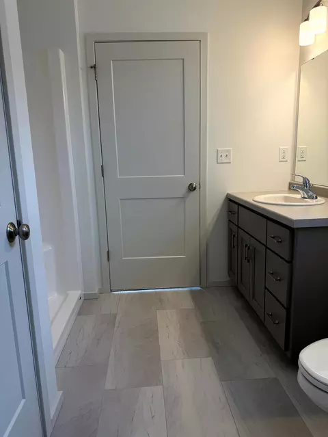 Bath - 2107 Golden Gate Dr, Appleton, WI 54913 photo 2 of 4