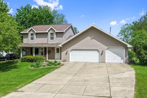 1145 Crestwood Dr, Green Bay, WI 54313