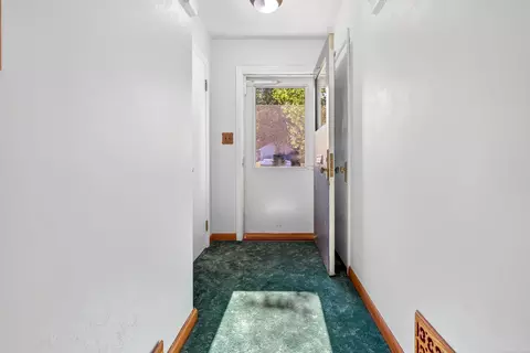 Entry Way - 549 N Linwood Ave, Appleton, WI 54914 photo 2 of 4