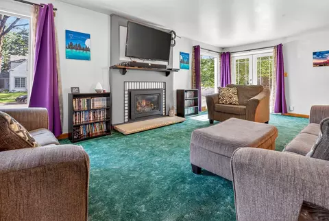 Living - 549 N Linwood Ave, Appleton, WI 54914 photo 3 of 5