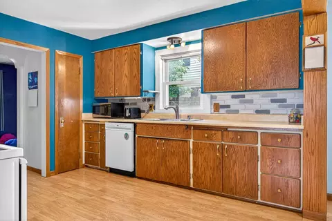Kitchen - 549 N Linwood Ave, Appleton, WI 54914 photo 3 of 5