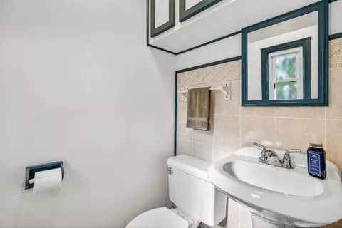 Bath - 549 N Linwood Ave, Appleton, WI 54914 photo 1 of 3