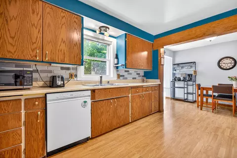 Kitchen - 549 N Linwood Ave, Appleton, WI 54914 photo 4 of 5