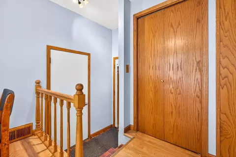 Entry Way - 549 N Linwood Ave, Appleton, WI 54914 photo 4 of 4