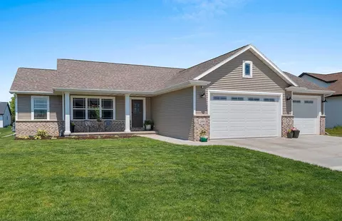 1960 Red Fox Ln, Kaukauna, WI 54130