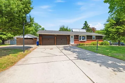 1532 North Rd, Green Bay, WI 54313