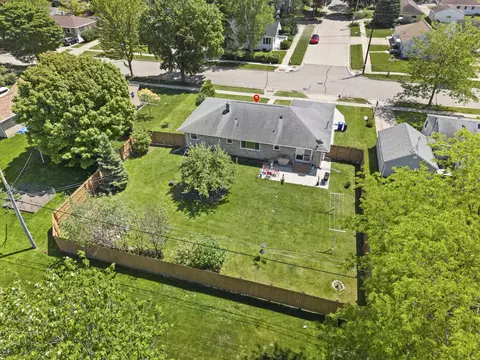 View/Area - 618 E Harding Dr, Appleton, WI 54915 photo 1 of 7