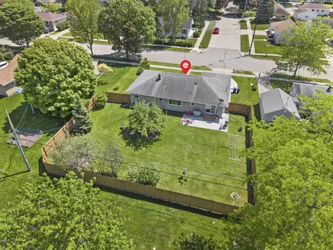 View/Area - 618 E Harding Dr, Appleton, WI 54915 photo 4 of 7
