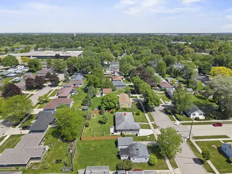 View/Area - 618 E Harding Dr, Appleton, WI 54915 photo 6 of 7