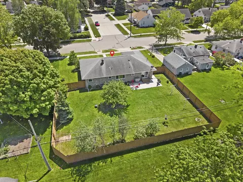 View/Area - 618 E Harding Dr, Appleton, WI 54915 photo 3 of 7