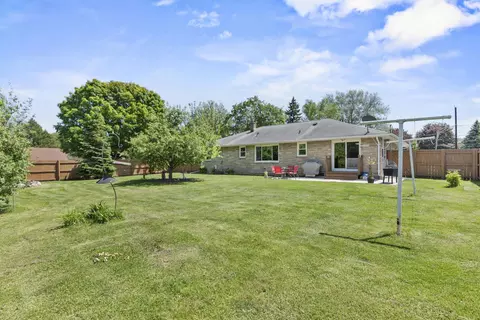 Exterior - 618 E Harding Dr, Appleton, WI 54915 photo 6 of 9