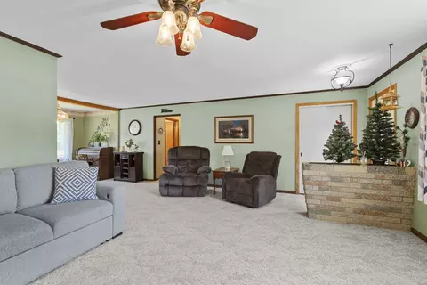 Living - 618 E Harding Dr, Appleton, WI 54915 photo 2 of 3