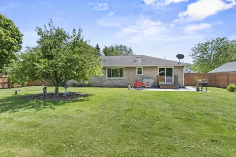Exterior - 618 E Harding Dr, Appleton, WI 54915 photo 3 of 9