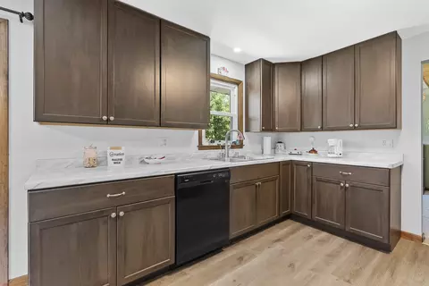 Kitchen - 618 E Harding Dr, Appleton, WI 54915 photo 3 of 5