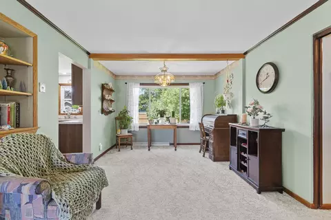 Living - 618 E Harding Dr, Appleton, WI 54915 photo 3 of 3