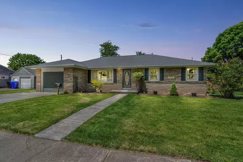 Exterior - 618 E Harding Dr, Appleton, WI 54915 photo 2 of 9