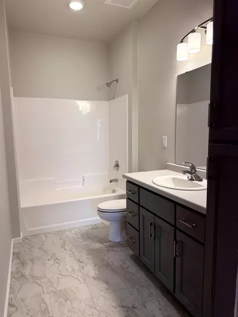 Bath - 2201 Golden Gate Dr, Appleton, WI 54913 photo 3 of 3