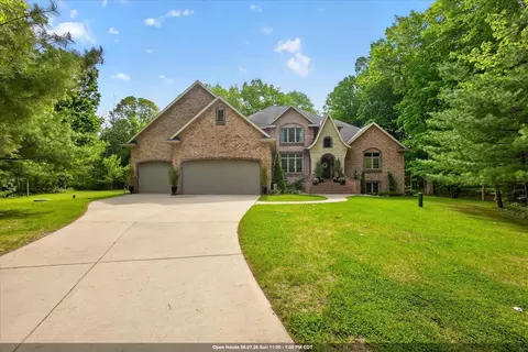 2813 River Forest Hills Dr, Pulaski, WI 54162