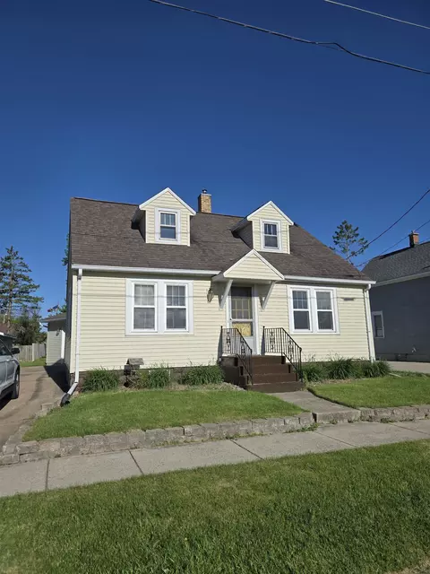 139 N 5th St, Hilbert, WI 54129