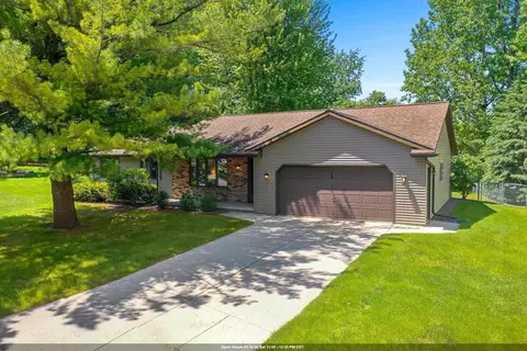 2254 Ledvina Cir, Green Bay, WI 54313