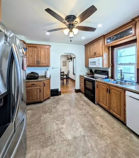 Kitchen - 1415 N Bennett St, Appleton, WI 54914 photo 4 of 4